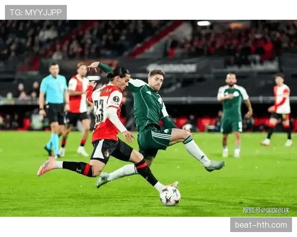 荷甲赛季激战正酣,全攻全守战术点燃球迷热情 荷甲赛季激战正酣,全攻全守战术点燃球迷热情