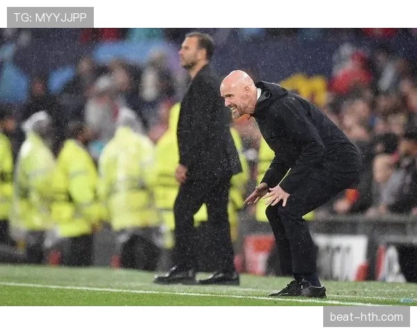 滕哈赫控球体系解析:战术结构如何铺就球队成功之路 滕哈赫控球体系解析:战术结构如何铺就球队成功之路